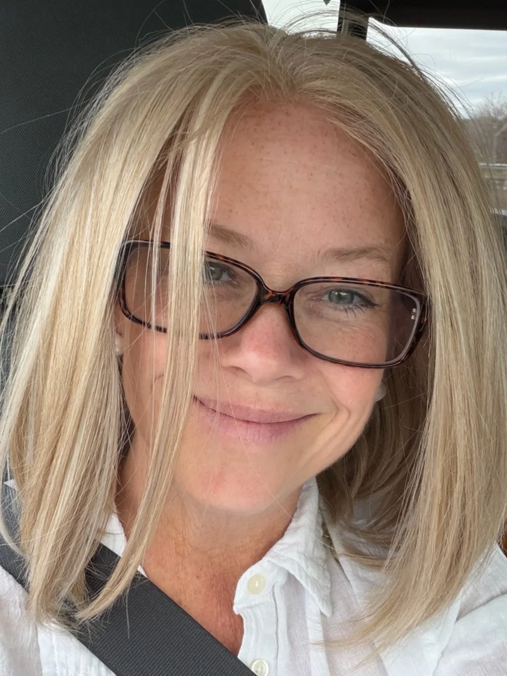 BRAND NEW NEVER WORN Blonde Straight Bob Wig with Subtle Layers 10-12” - Picture 2 of 5